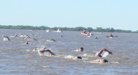 CRONICA DE UN NADADOR CONTRA VIENTO Y MAREA...DE RIO